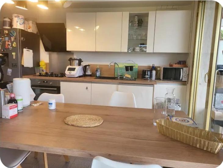 Apartment Free Parking! 3 Pieces Calme Proche Port & Centre